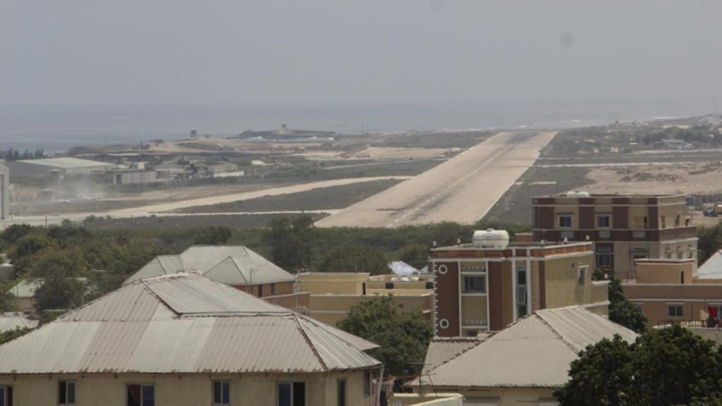 5 Tewas Dalam Serangan di Pangkalan Militer Dekat Bandara